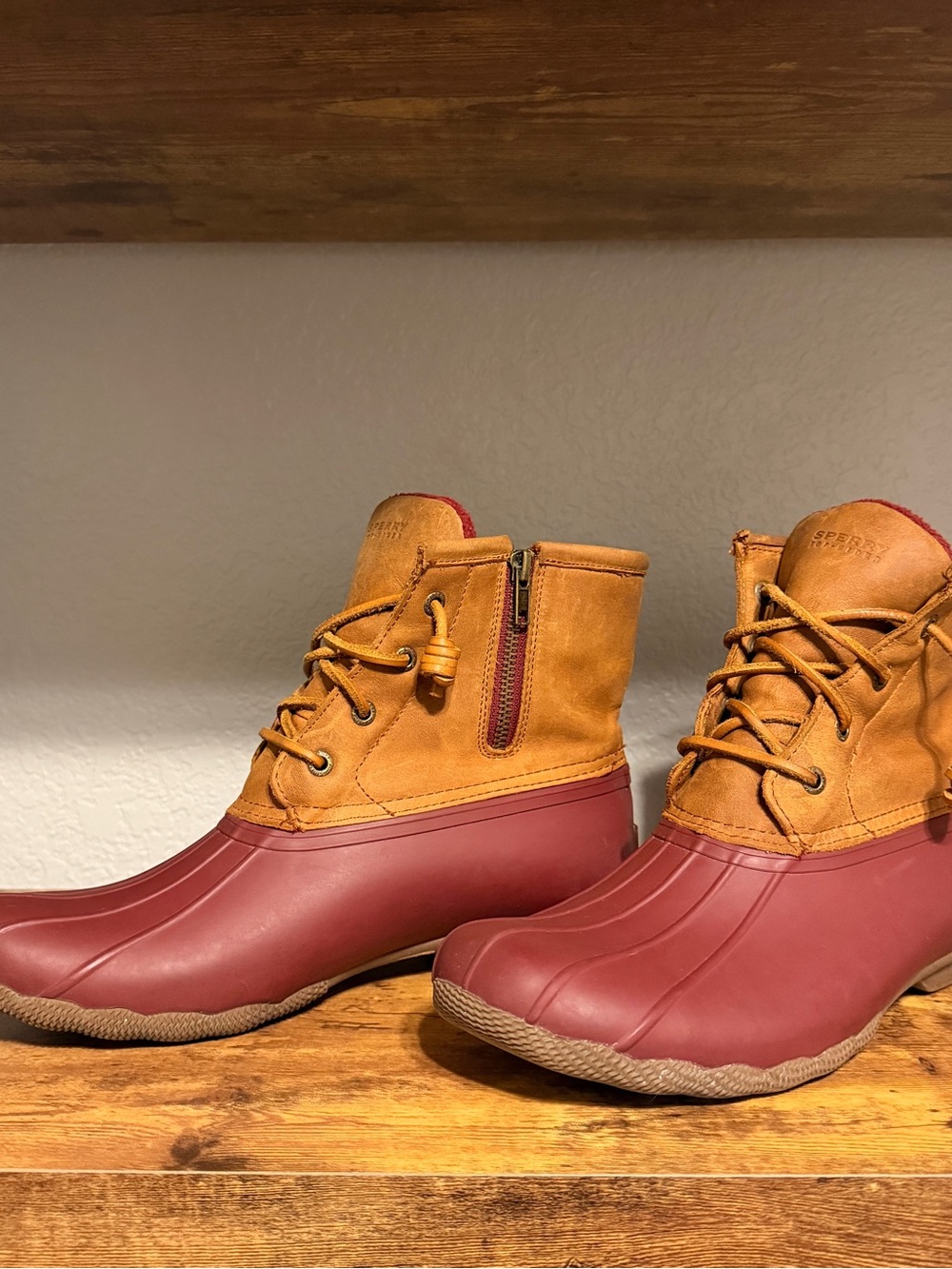 Sperry Women’s Saltwater Duck Boot Tan leather and maroon base Waterproof US 10